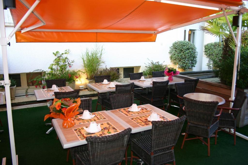 Abacus Hotel Роаян Екстериор снимка