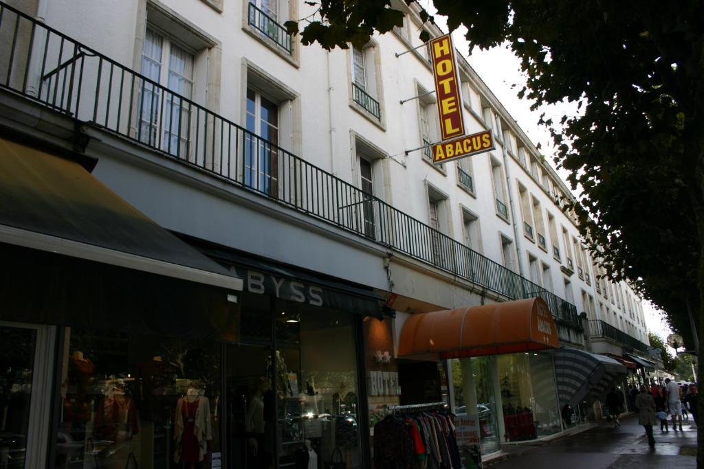Abacus Hotel Роаян Екстериор снимка