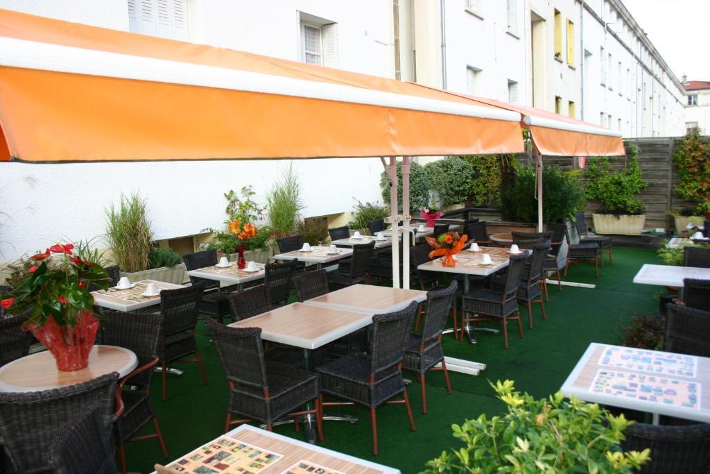 Abacus Hotel Роаян Екстериор снимка