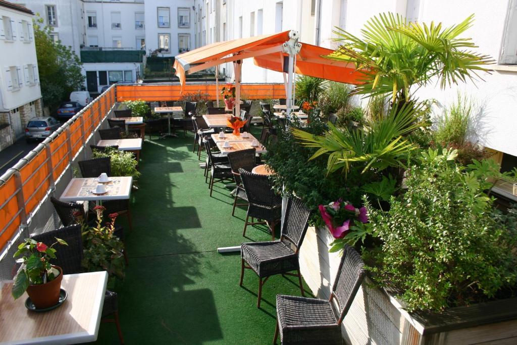 Abacus Hotel Роаян Екстериор снимка