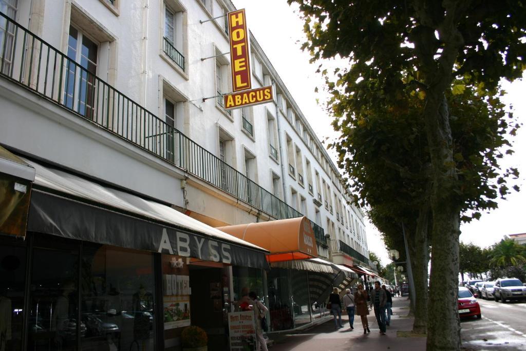 Abacus Hotel Роаян Екстериор снимка