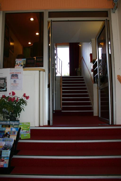 Abacus Hotel Роаян Екстериор снимка