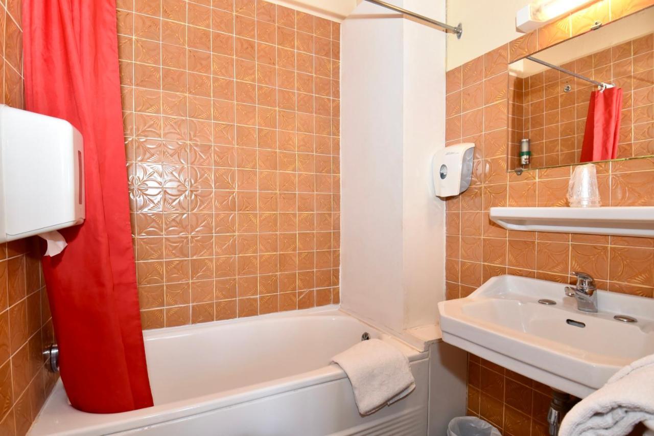 Abacus Hotel Роаян Екстериор снимка