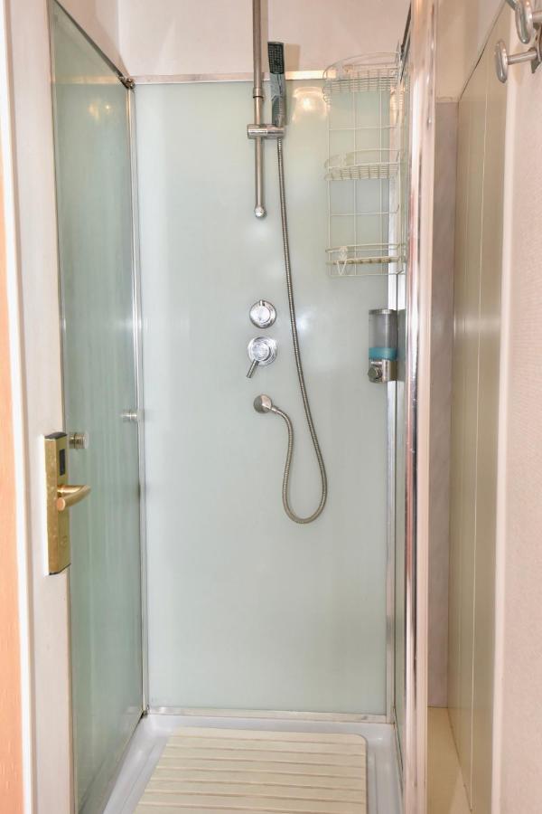 Abacus Hotel Роаян Екстериор снимка